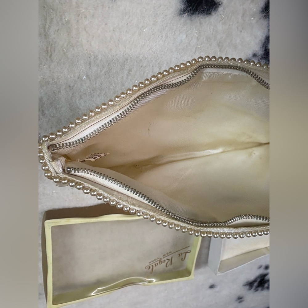 La Regale Women’s Ivory Embroidered Vintage Sequin Clutch Bag - Picture 9 of 12